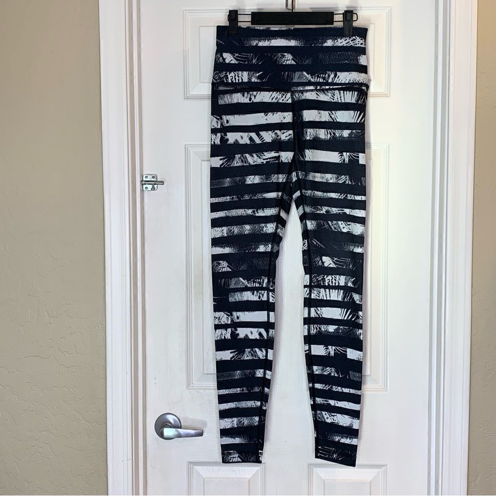 LULULEMON WUNDER UNDER LEGGINGS PALM BLACK WHITE Size 6